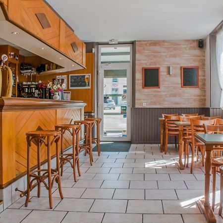 Cafe Hotel De La Gare Champagnole Eksteriør bilde