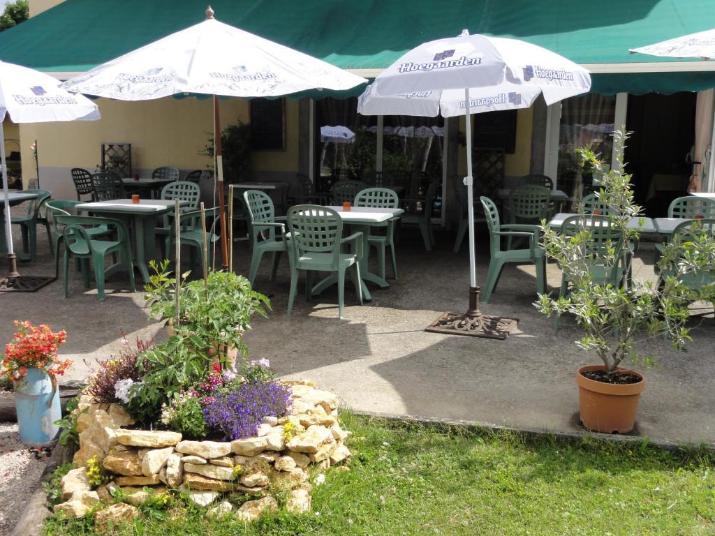 Cafe Hotel De La Gare Champagnole Eksteriør bilde